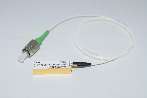 3GHz DWDM集成模拟光发？